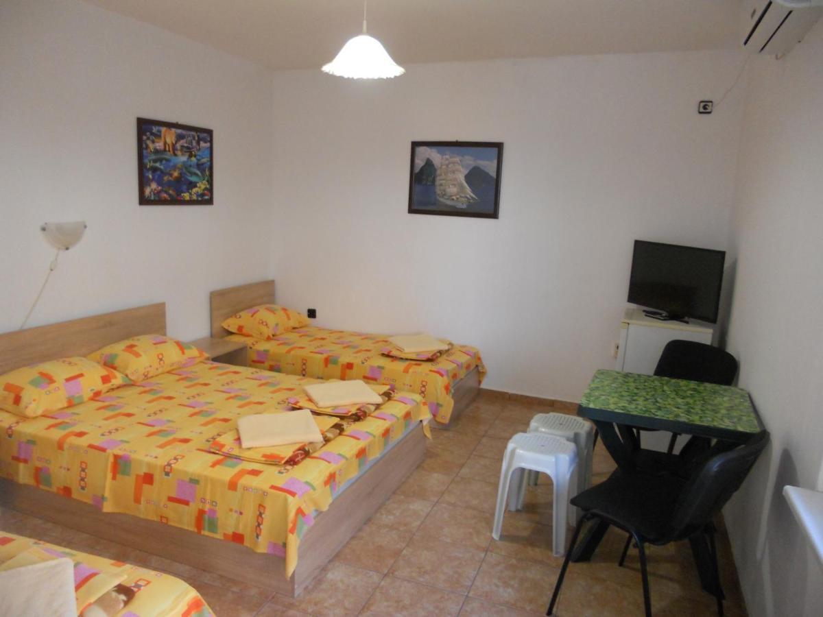 "Agatopolis"- Подсигурено Безплатно Паркиране Hotel Ahtopol Ngoại thất bức ảnh