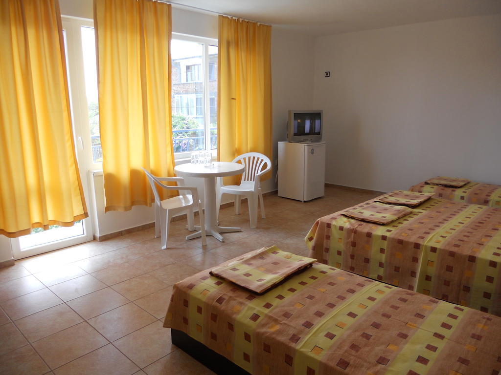 "Agatopolis"- Подсигурено Безплатно Паркиране Hotel Ahtopol Ngoại thất bức ảnh